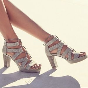 Never worn Paul Green sandals